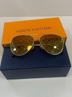 👓👓Louis Vuitton Women's Sunglasses